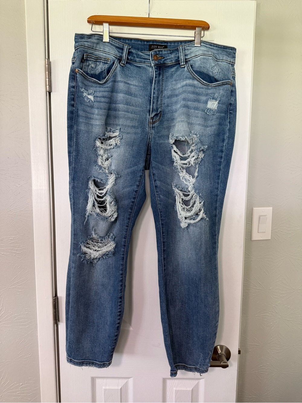 Judy Blue 18W Heavy Distressed Boyfriend Ankle  Women’s Jeans